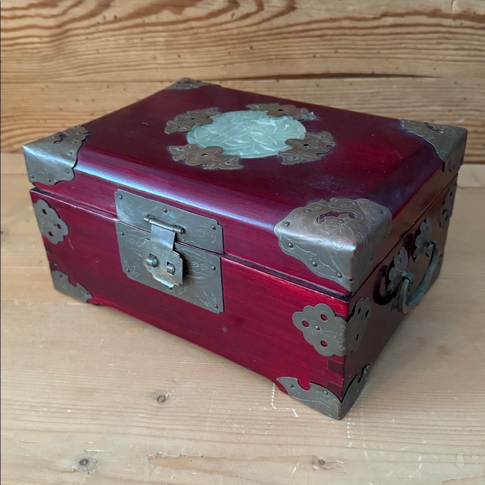 Vintage Chinese Rosewood Jewelry Box w/ Carved Jade Medallion & Brass Trim - Picture 14 of 14